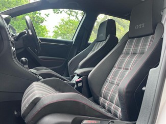 2010 Volkswagen Golf - Thumbnail