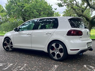 2010 Volkswagen Golf - Thumbnail