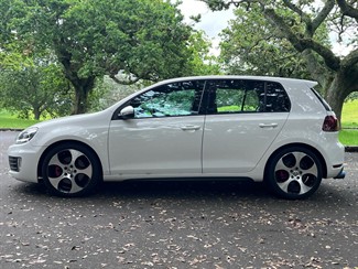 2010 Volkswagen Golf - Thumbnail