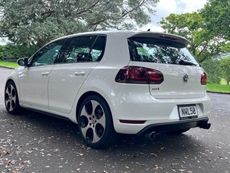 2010 Volkswagen Golf - Thumbnail