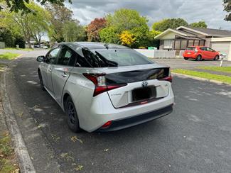 2021 Toyota Prius - Thumbnail