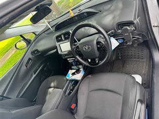 2021 Toyota Prius - Thumbnail