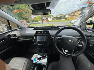 2021 Toyota Prius - Thumbnail