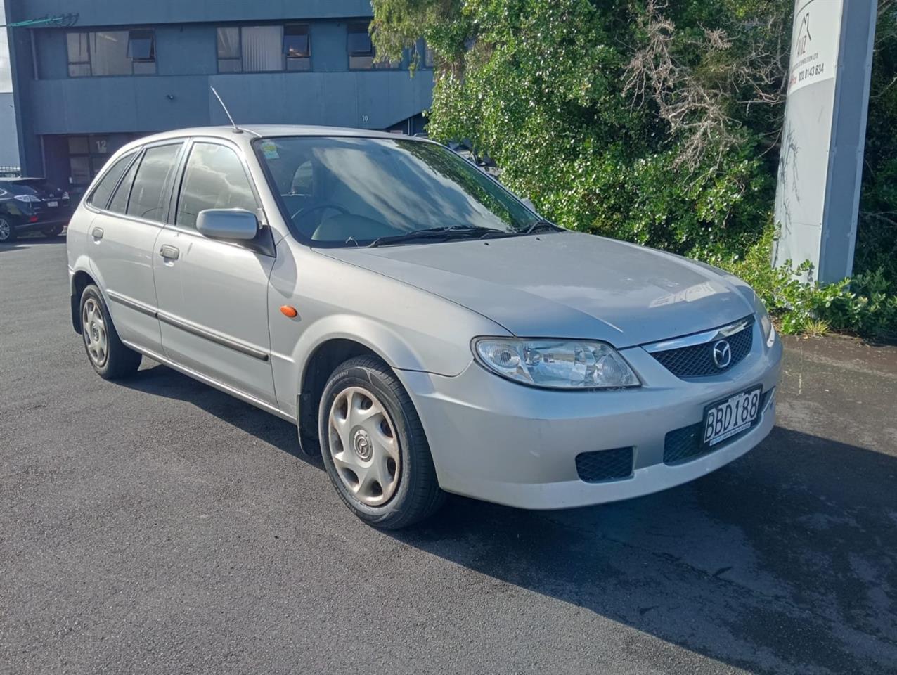 2002 Mazda 323