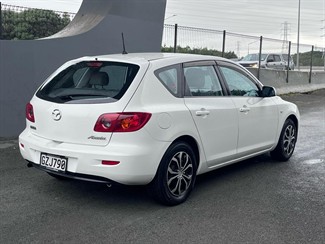 2004 Mazda Axela - Thumbnail