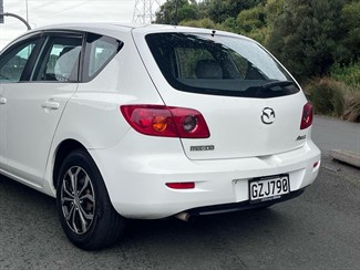 2004 Mazda Axela - Thumbnail