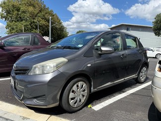 2013 Toyota YARIS - Thumbnail