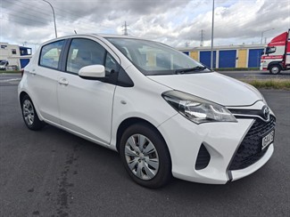 2015 Toyota YARIS - Thumbnail