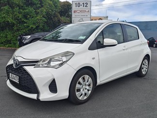 2015 Toyota YARIS - Thumbnail