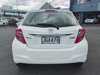 2015 Toyota YARIS - Thumbnail