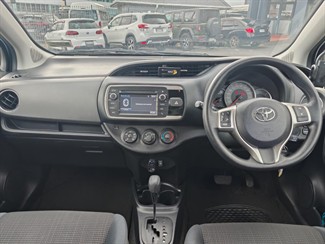 2015 Toyota YARIS - Thumbnail