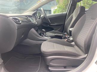 2017 Holden Astra - Thumbnail