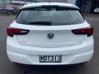 2017 Holden Astra - Thumbnail