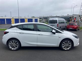 2017 Holden Astra - Thumbnail