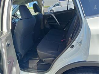 2018 Toyota RAV4 - Thumbnail