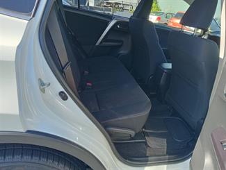 2018 Toyota RAV4 - Thumbnail