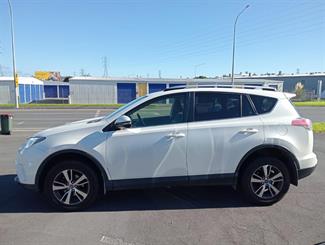 2018 Toyota RAV4 - Thumbnail