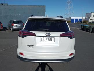 2018 Toyota RAV4 - Thumbnail