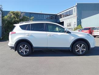 2018 Toyota RAV4 - Thumbnail