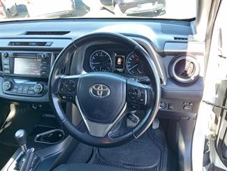 2018 Toyota RAV4 - Thumbnail