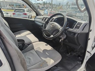 2009 Toyota Hiace - Thumbnail