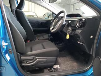 2015 Toyota Aqua - Thumbnail