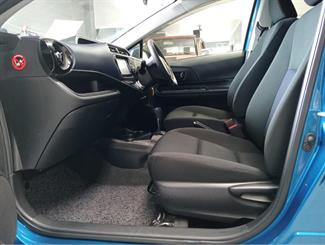 2015 Toyota Aqua - Thumbnail