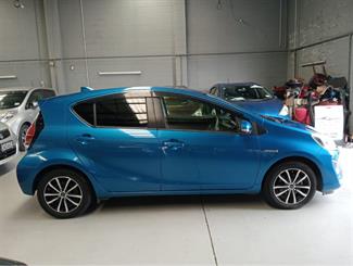 2015 Toyota Aqua - Thumbnail