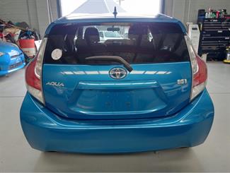 2015 Toyota Aqua - Thumbnail
