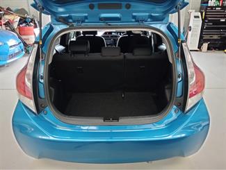 2015 Toyota Aqua - Thumbnail