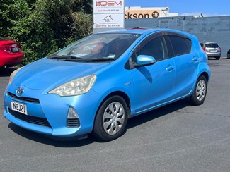 2013 Toyota Aqua - Thumbnail