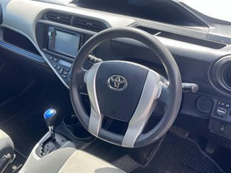 2013 Toyota Aqua - Thumbnail