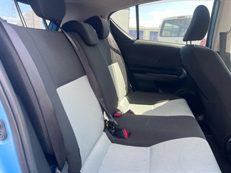 2013 Toyota Aqua - Thumbnail