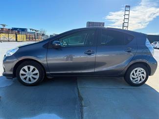2012 Toyota Aqua - Thumbnail