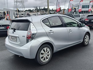 2012 Toyota Aqua - Thumbnail