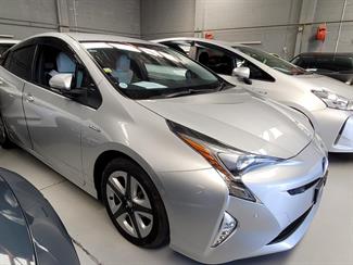 2016 Toyota Prius - Thumbnail