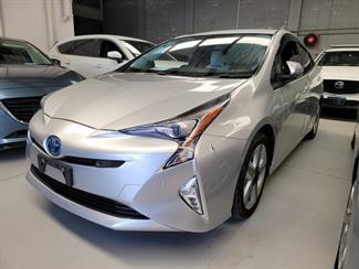 2016 Toyota Prius - Thumbnail