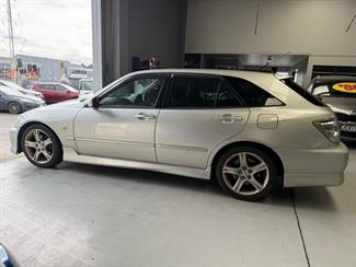 2001 Toyota Altezza - Thumbnail