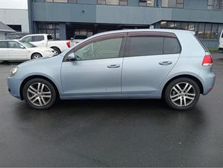 2009 Volkswagen Golf - Thumbnail