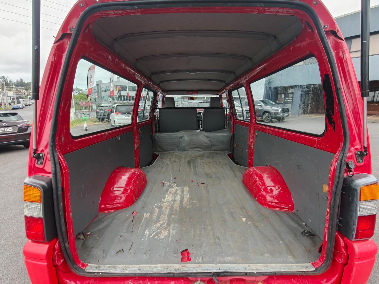 2009 Mitsubishi L300