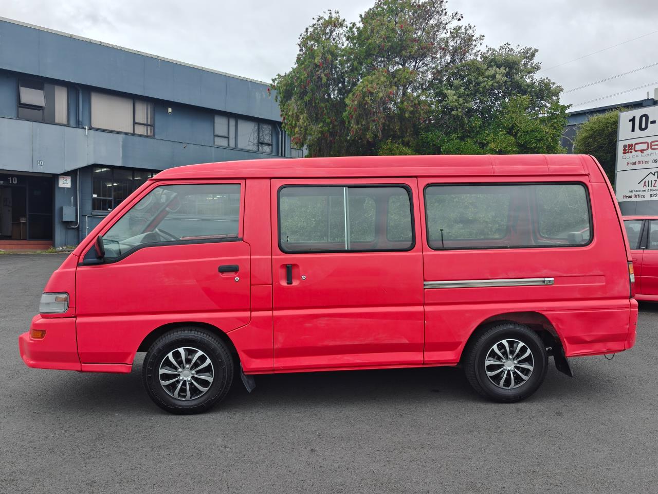 2009 Mitsubishi L300
