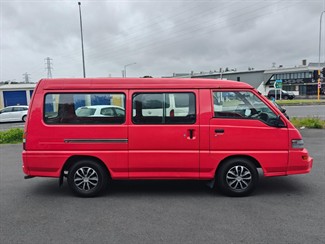 2009 Mitsubishi L300 - Thumbnail