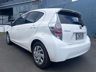 2013 Toyota Aqua - Thumbnail