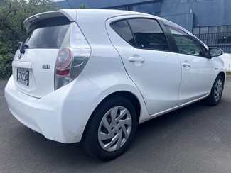 2013 Toyota Aqua - Thumbnail