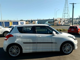 2014 Suzuki Swift - Thumbnail