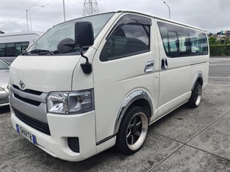 2015 Toyota Hiace - Thumbnail