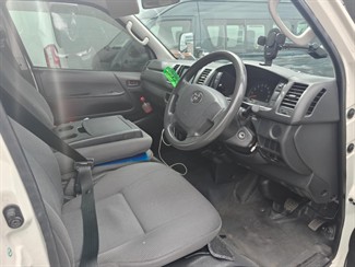 2015 Toyota Hiace - Thumbnail