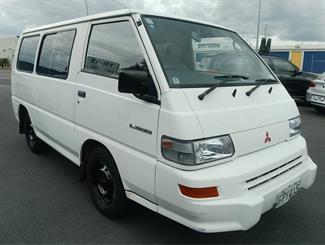 2010 Mitsubishi L300 - Thumbnail