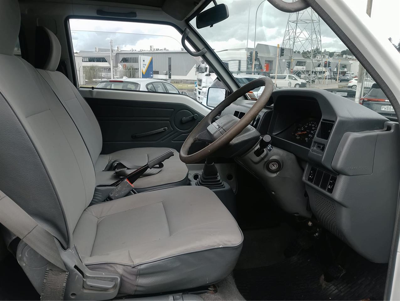 2010 Mitsubishi L300