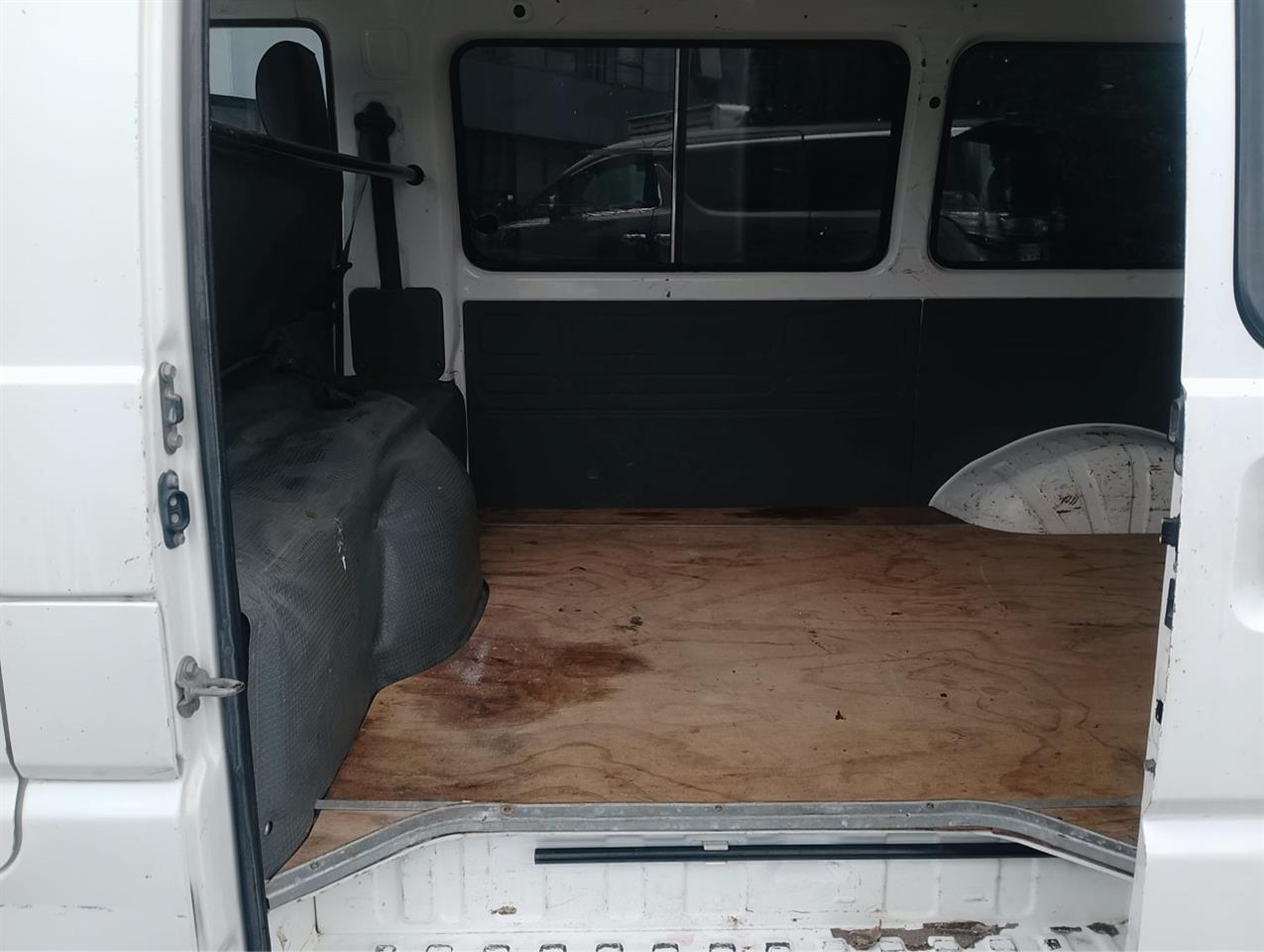 2010 Mitsubishi L300